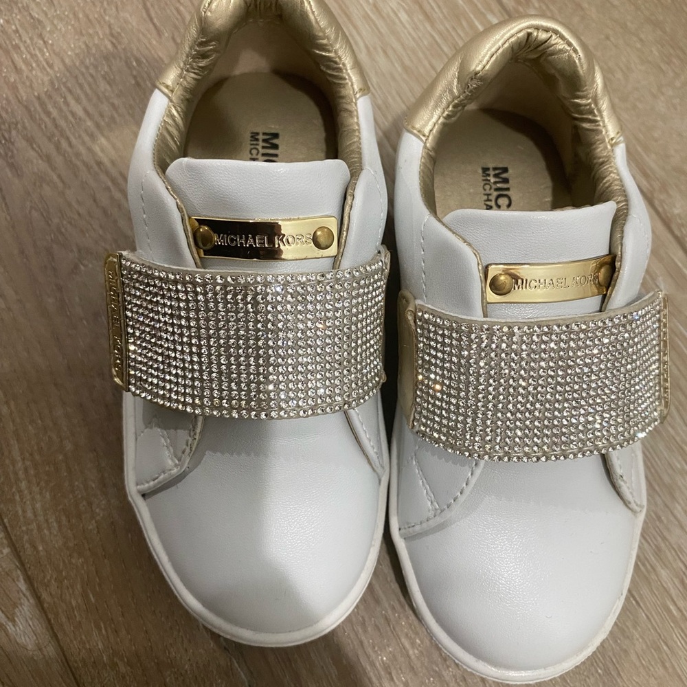 Michael Kors Kids Sneakers in White and Gold